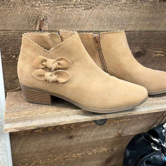 Jack Rogers Kali Tan Suede Bow Bootie Women's Size 7.5 - Picture 1 of 5